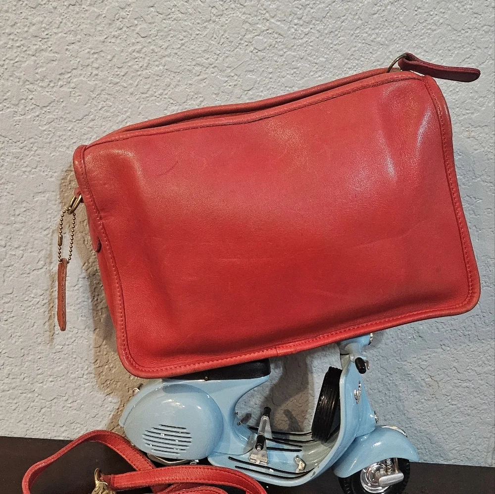Vintage Coach Red Gloved Leather Companion Bag - Picture 8 of 13